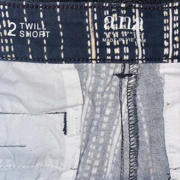 •A.N.A•A NEW APPROACH BLACK/WHITE/OFF WHITE PATTERNED TWILL SHORTS SIZE 2 - Picture 4 of 7